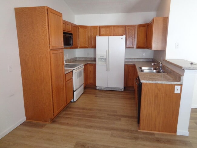 Building Photo - 408 Lindy Ln