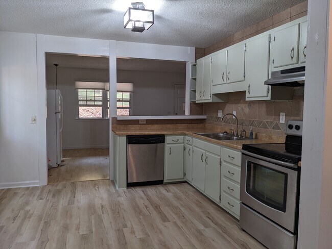 Building Photo - 7413 Barberry Ct