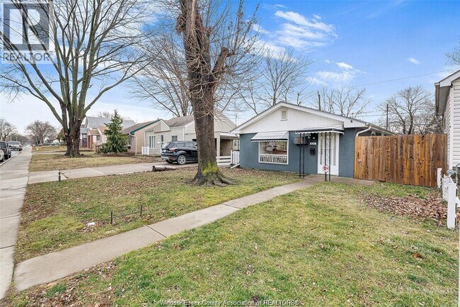 Building Photo - 921 Partington Ave