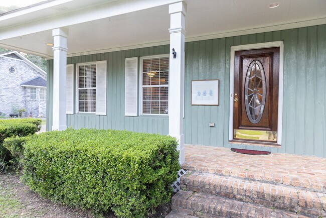 Foto del edificio - 9226 Lake Woods Dr