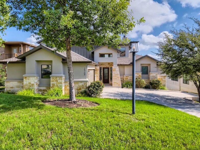 Foto principal - 15104 Barrie Dr