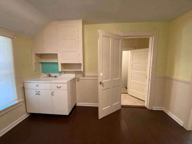 Foto del edificio - 1382 East 43rd Street #Up