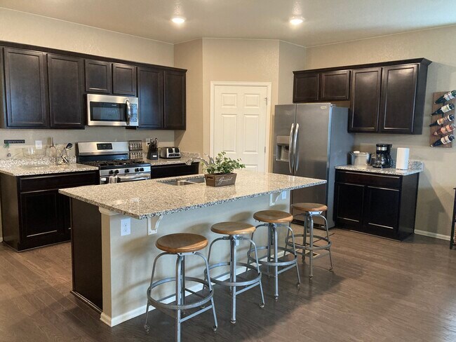 Building Photo - 921 Birchdale Ct