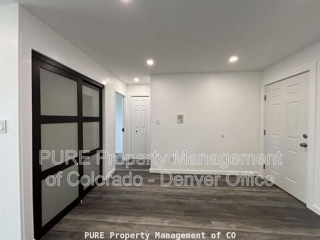 Foto del edificio - 1150 Golden Cir