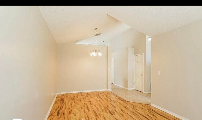 Building Photo - 2302 Kenwick Dr