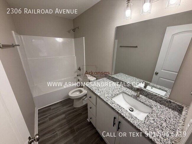 Building Photo - 2306 Railroad Ave