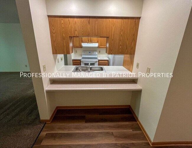 Building Photo - 1609 N Thompson Dr