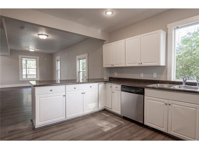 Foto del edificio - 1602 Johnson St NE