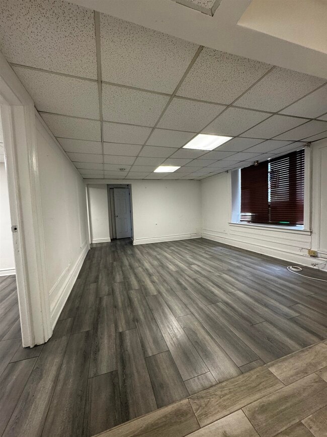 Building Photo - 250 BROAD Ave