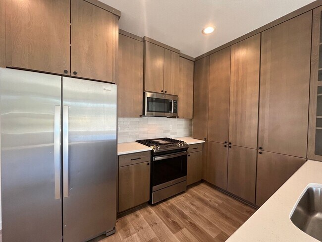 Building Photo - Beautiful 4Bd + 3Ba Home in North Portland...