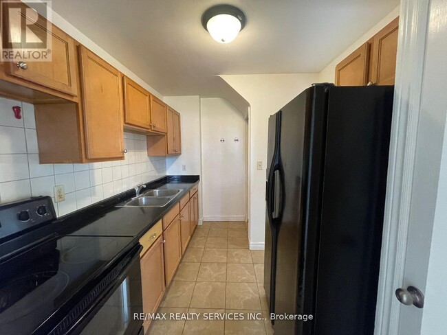 Building Photo - 1730 Columbia Ct