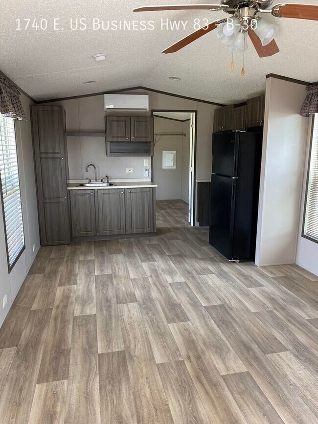 Building Photo - 1740 E U.S. Business 83