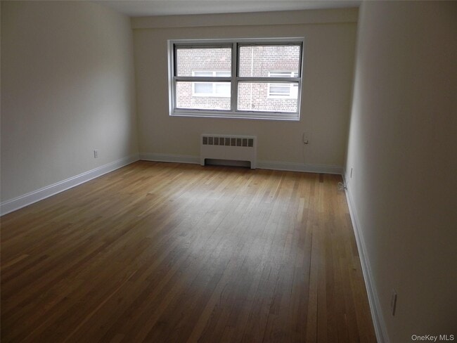 Foto del edificio - 11 Schenck Ave