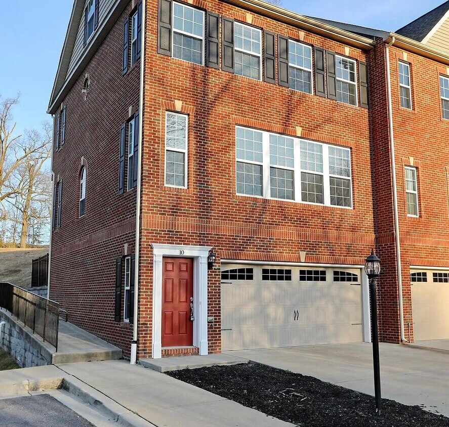 10 Charles Overlook Ln, La Plata, MD 20646 Townhome Rentals in La