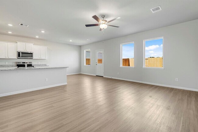 Foto del edificio - 8214 Blooming Meadow Ln