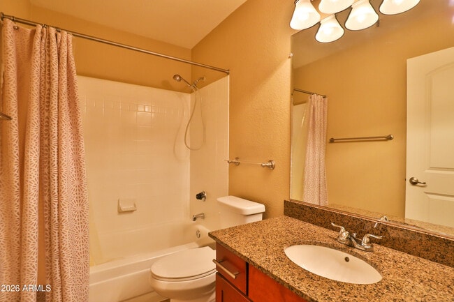 Building Photo - 2025 E Campbell Ave