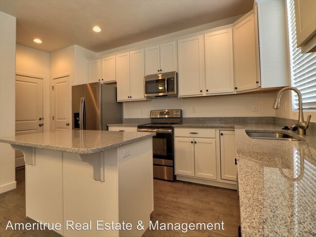 Building Photo - 3 br, 2.5 bath House - 3011 S Red Pine Dr.