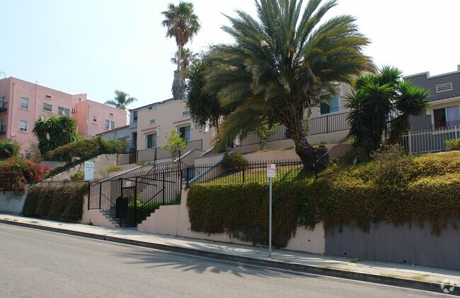 Foto del edificio - 272 S Coronado St