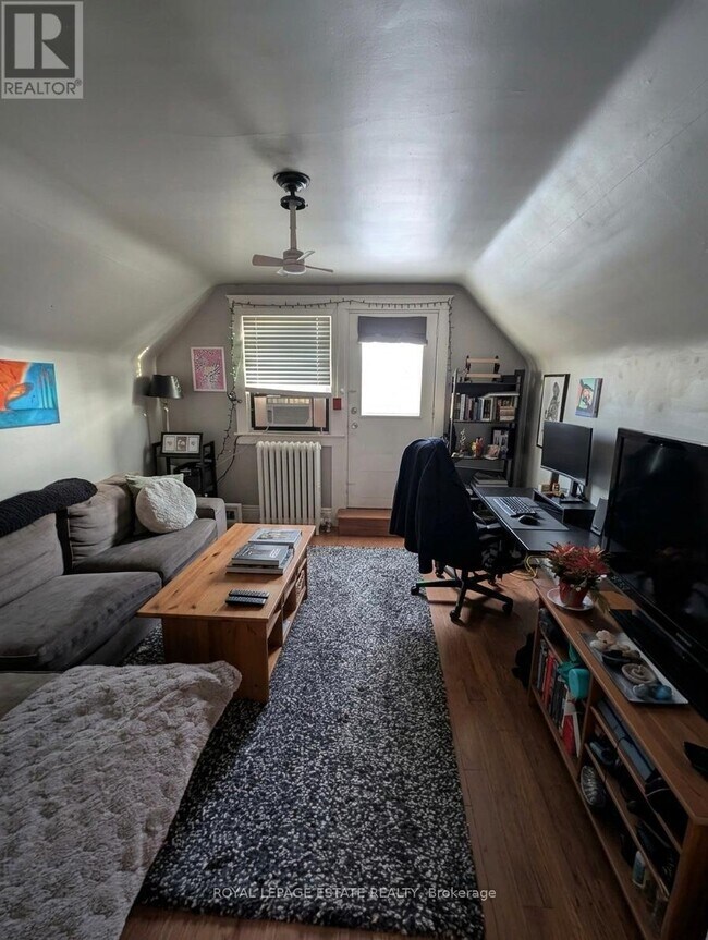 Photo du bâtiment - 67 Boustead Ave