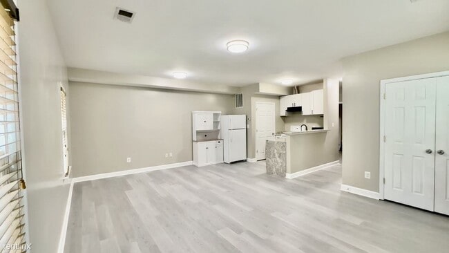 Building Photo - 2 br, 1 bath Duplex - 2056 Shirlington Road B