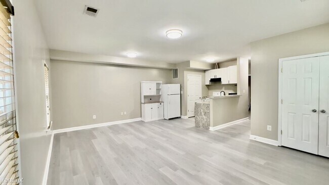 Foto del edificio - 2 br, 1 bath Duplex - 2056 Shirlington Road B