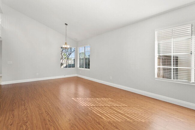 Foto del edificio - Updated 3 Bedroom Detached Home in Glenwoo...