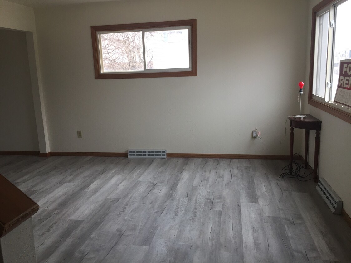living room - 316 16th Ave SW