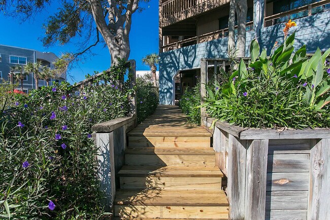 Building Photo - 210 Ocean Hibiscus Dr