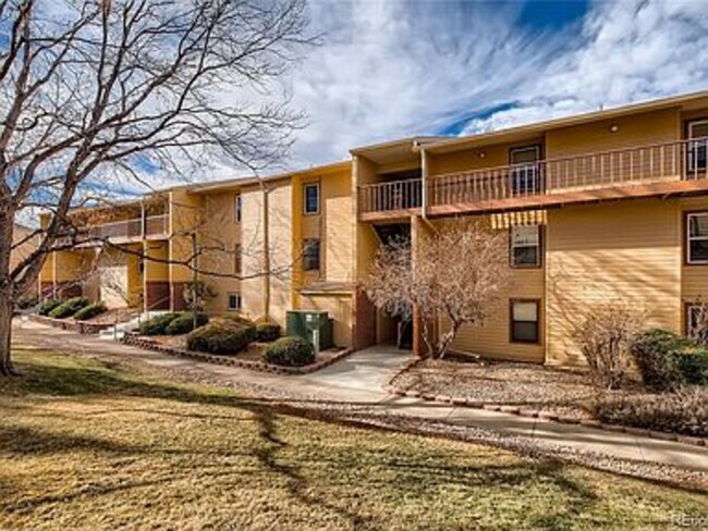 Building Photo - 3121 S Tamarac Dr
