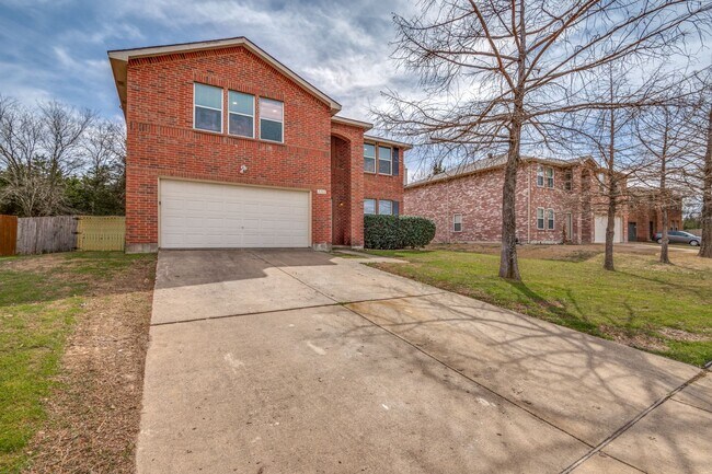 Foto del edificio - Live Large in Cedar Hill – 5BR with Pool &...