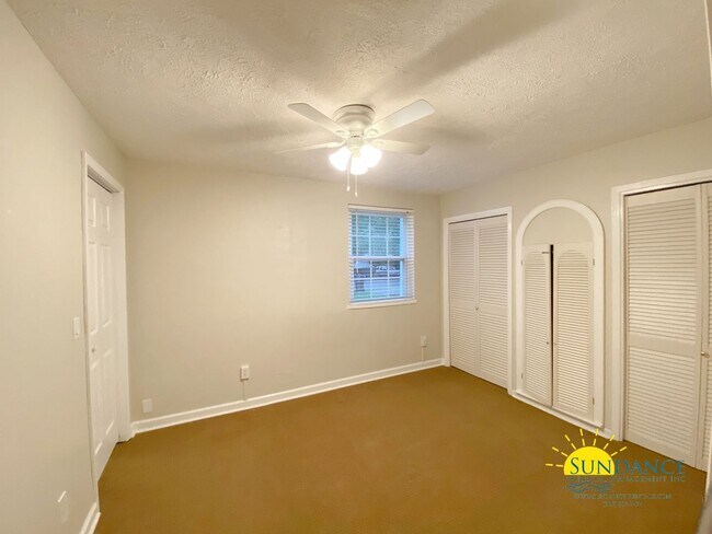 Building Photo - Adorable Updated Home In Fort Walton Beach
