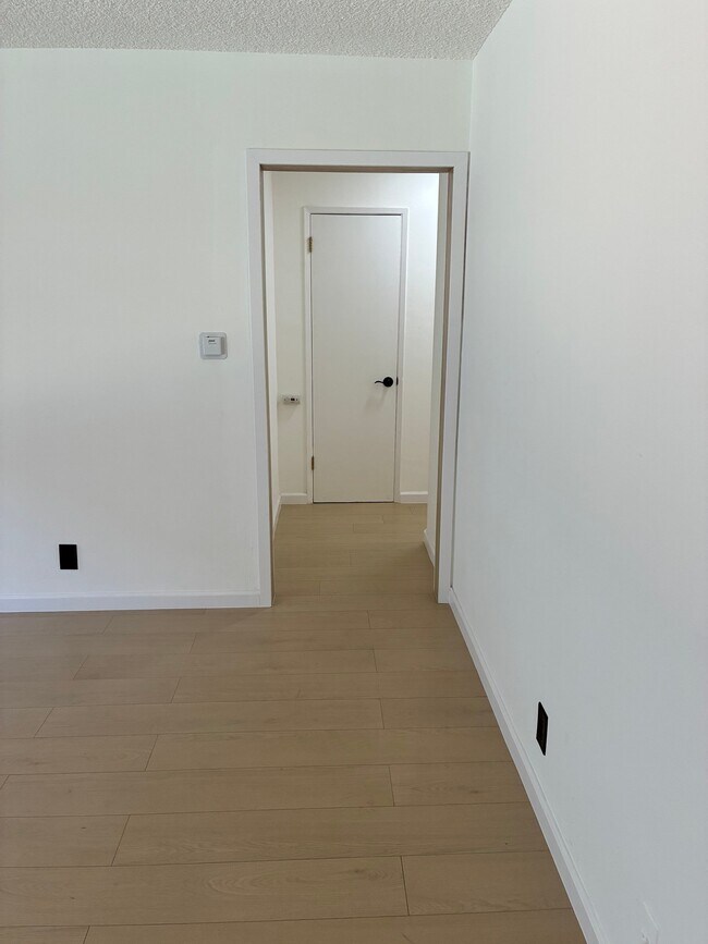 Foto del edificio - 1250 N Kingsley Dr