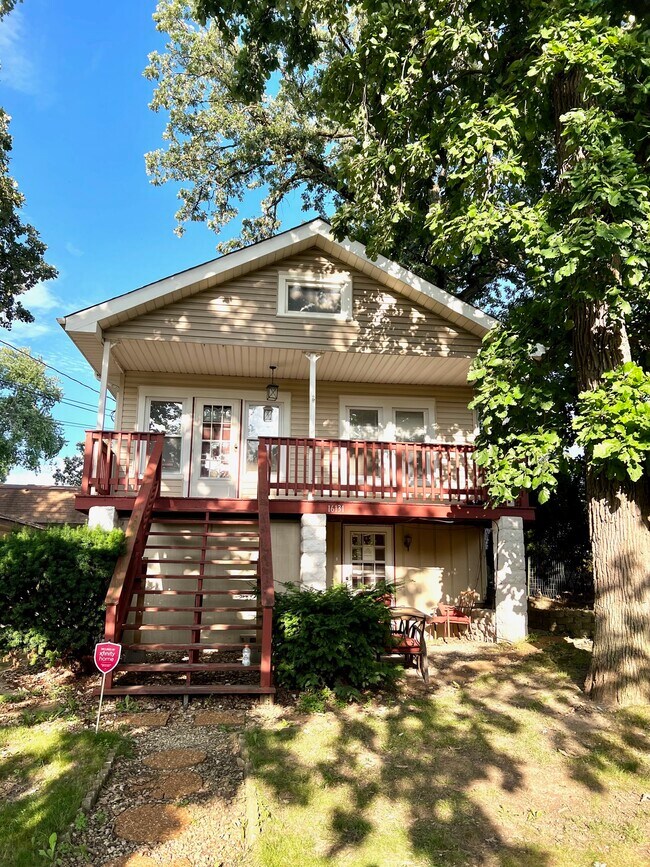 16131 Forest Ave, Oak Forest, IL 60452 House for Rent in Oak Forest