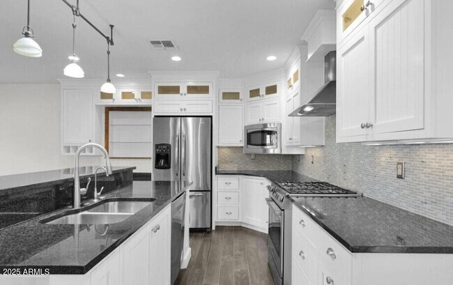 Foto del edificio - 3229 E Clarendon Ave