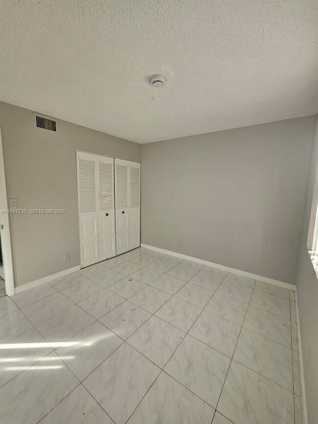 Foto del edificio - 10037 Winding Lake Rd