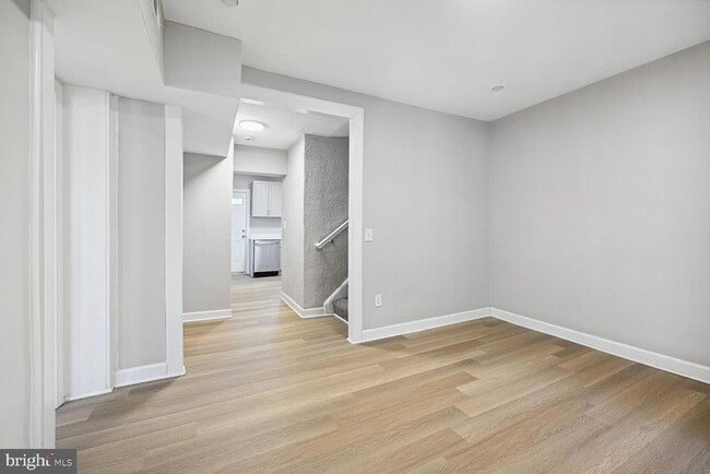 Building Photo - 1640 L St NE