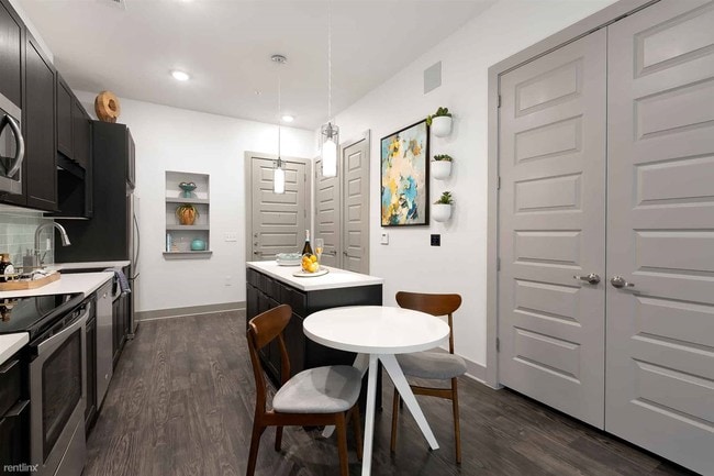 Building Photo - 1 br, 1 bath Condo - 23510 Canyon Golf Rd