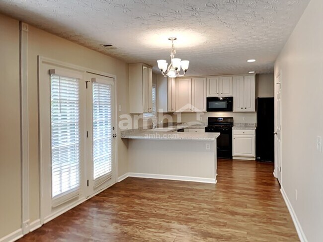 Foto del edificio - 327 Meadows Ln