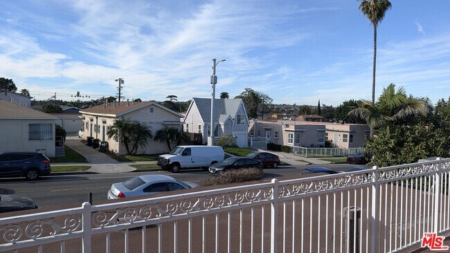 Building Photo - 6820 S Van Ness Ave