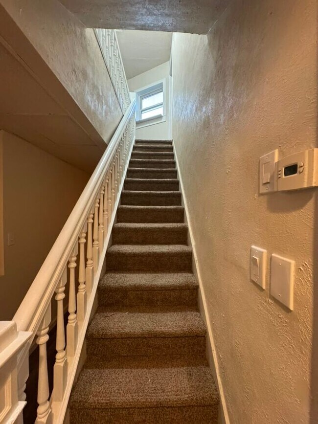 Building Photo - Charming 3BR Home in McKees Rocks