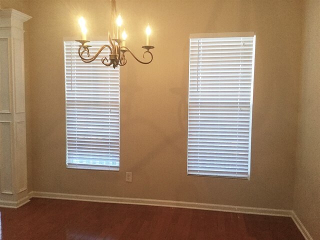Foto del edificio - 2021 Moss Creek Dr
