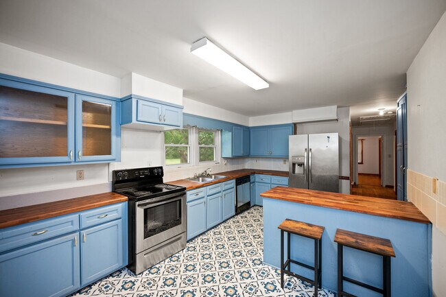 Foto del edificio - 21213 Lawrence Rd