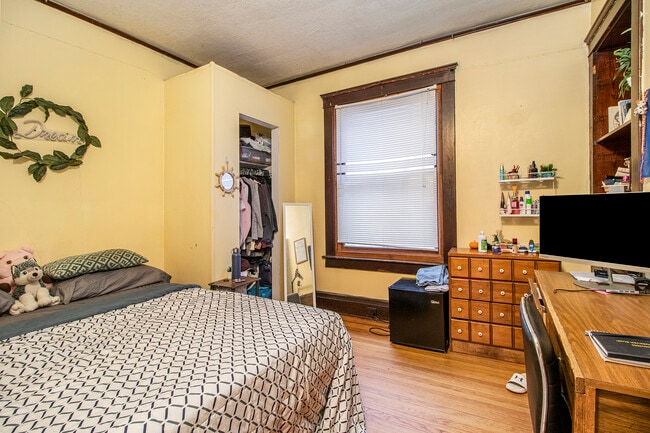 Building Photo - 407 Hamilton Pl