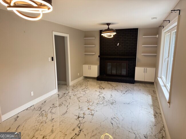 Building Photo - 4977 Rockbridge Rd SW