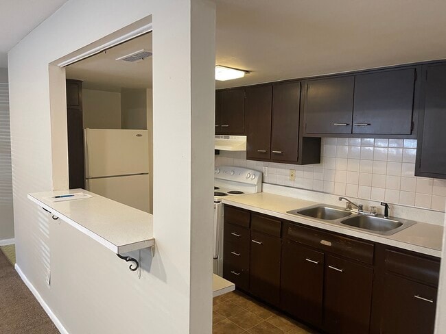Building Photo - 1061 Perkinswood Blvd SE