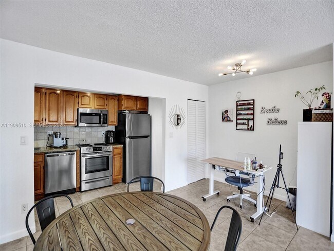 Foto del edificio - 4154 NW 79th Ave