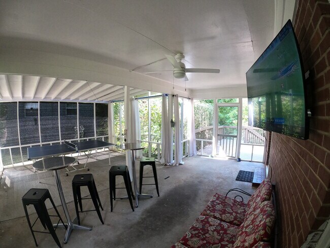 Foto del edificio - 548 Jo Ann Dr SE