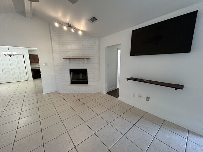 Foto del edificio - 3231 Bradbury St