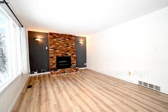 Building Photo - 2943 Langley Crescent