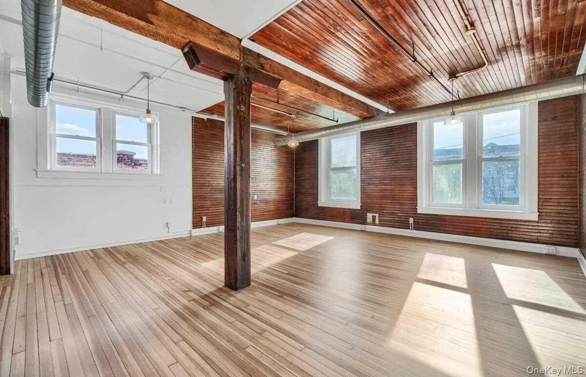 Foto principal - 15 Railroad Ave
